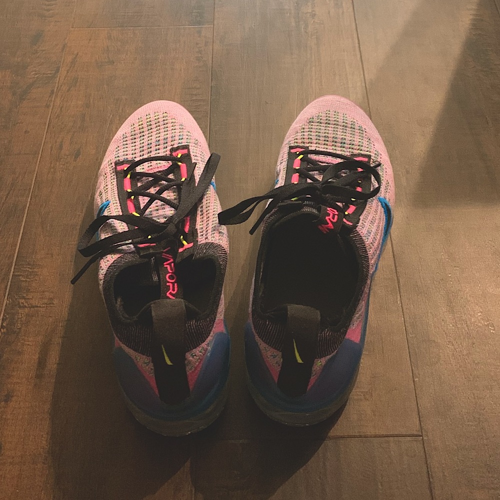 Nike vapor max women’s shoes. Worn 3 times